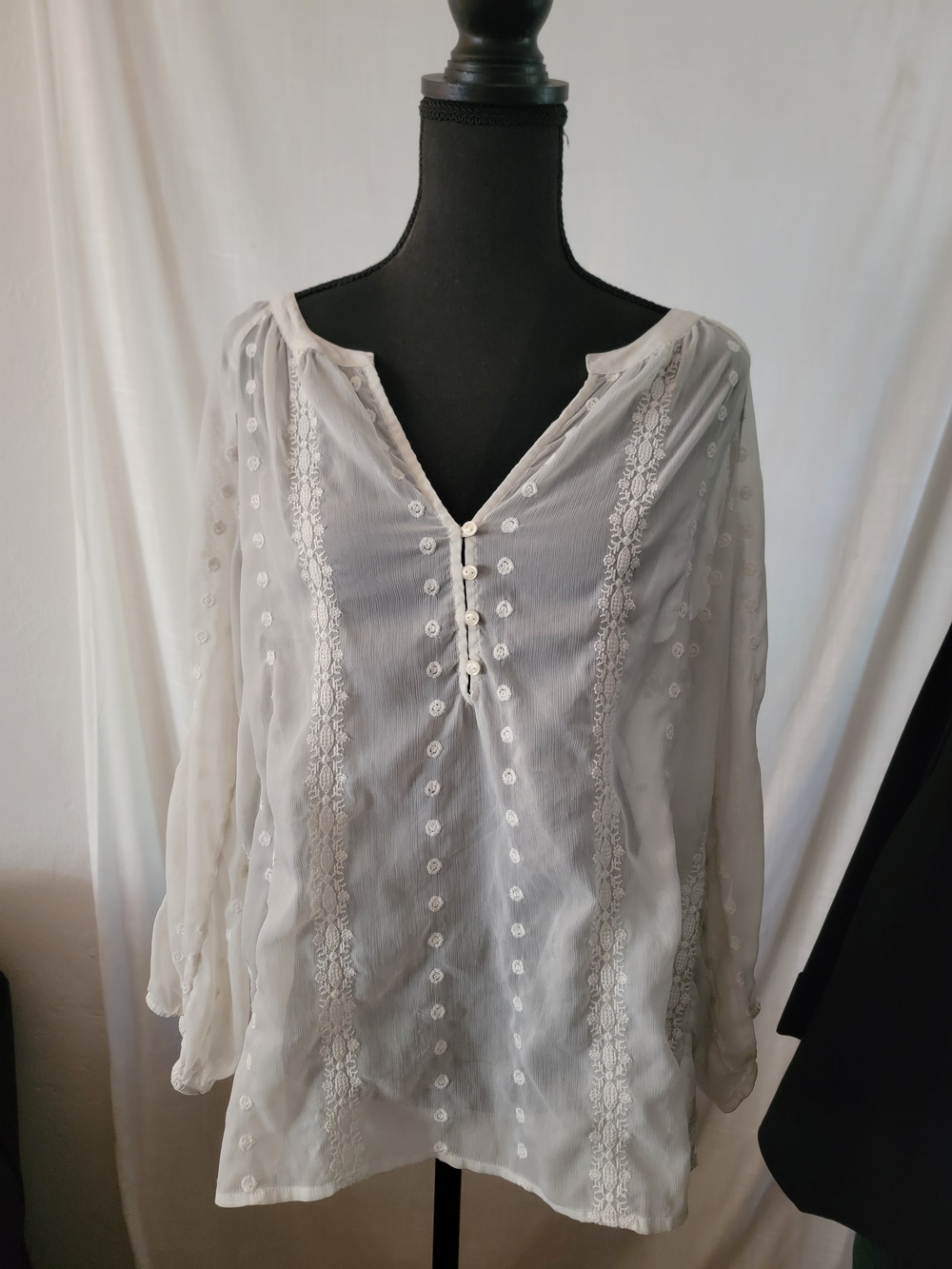 Women’s White Lace-Trim Boho Blouse/L